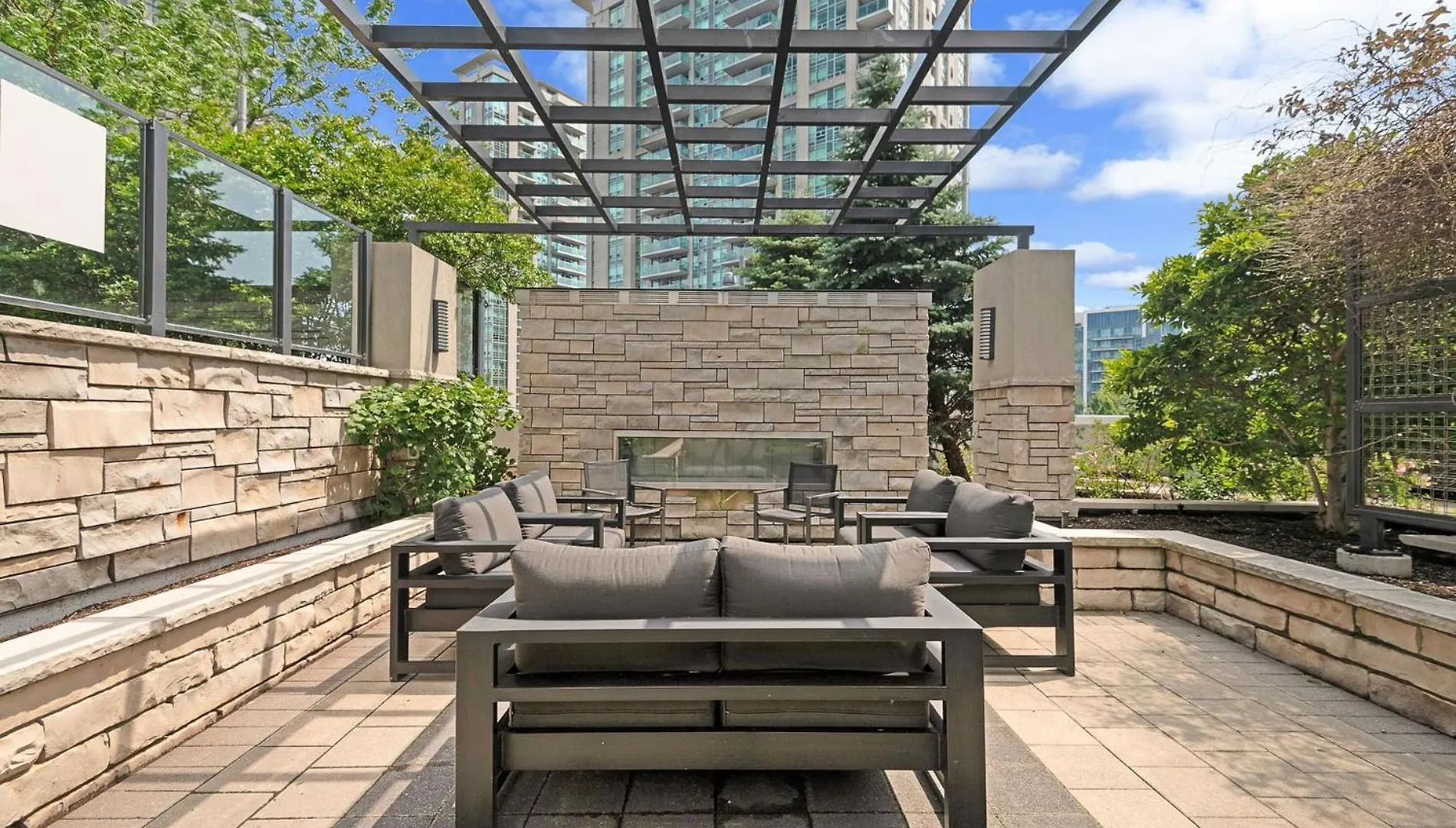 Sleek 1Br & Sttudy Condo - Cn Tower, Skyline View - North York Toronto Canada